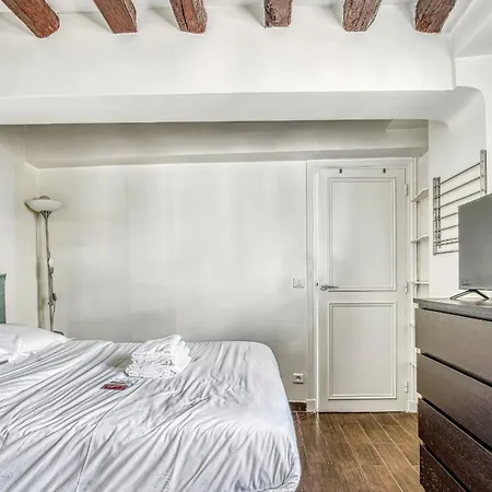 Bnbnova - Latin Quarter & Pantheon Apartman