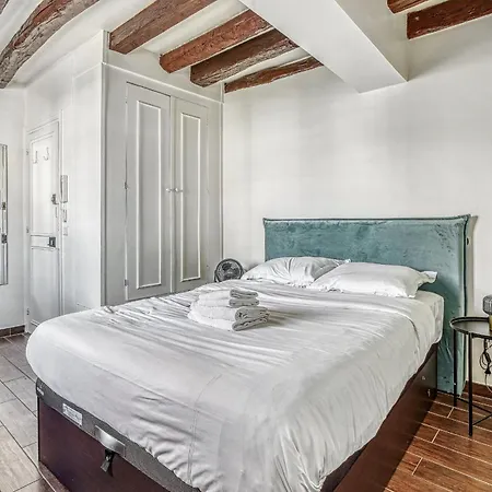 Bnbnova - Latin Quarter & Pantheon Apartman